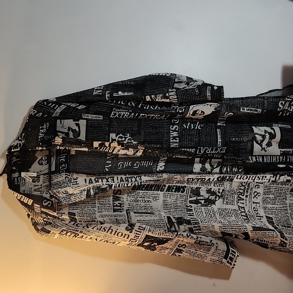 Live 4 truth long shirt newspaper print size S